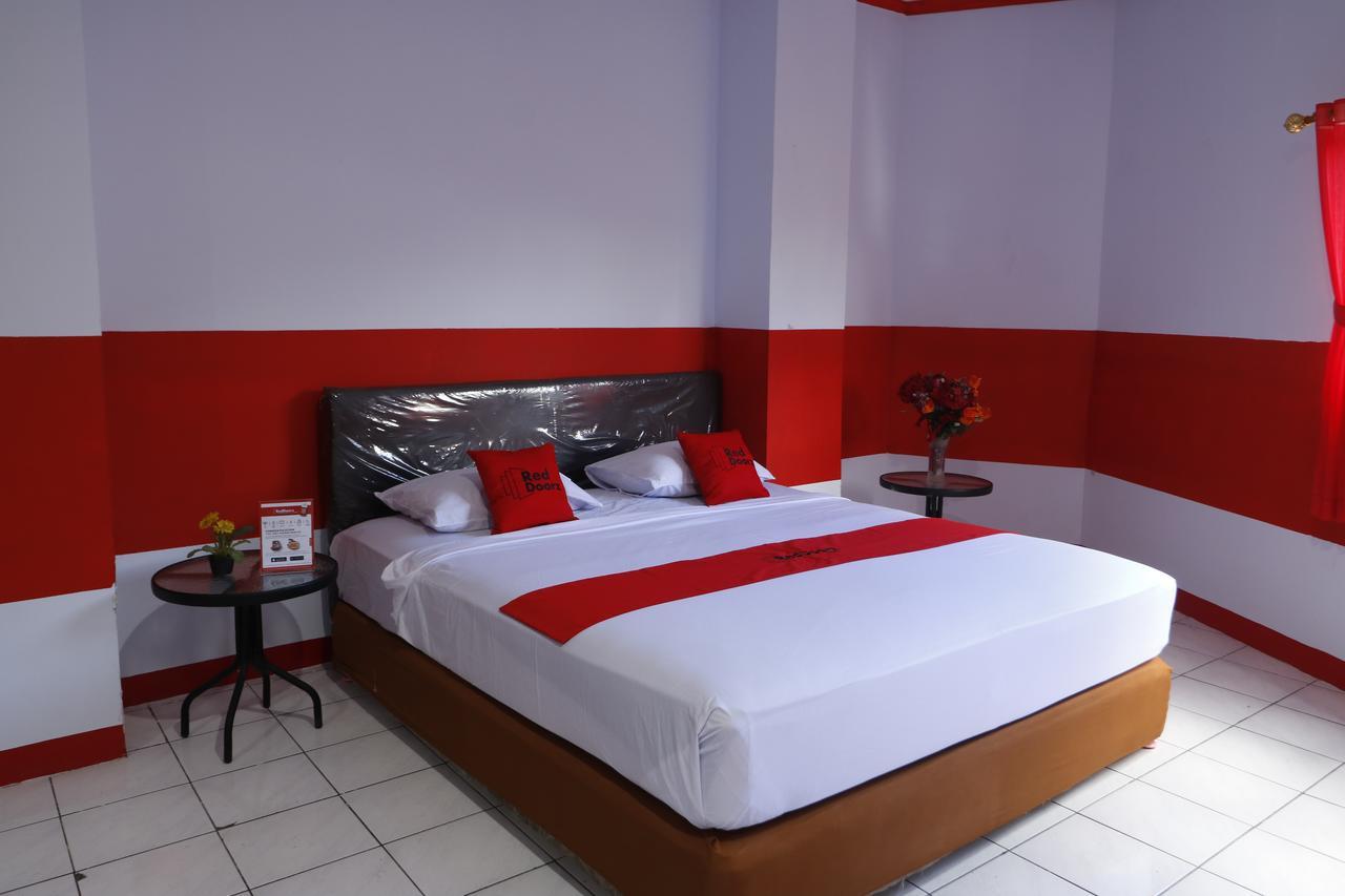 Reddoorz Plus @ Samratulangi Manado Exterior foto