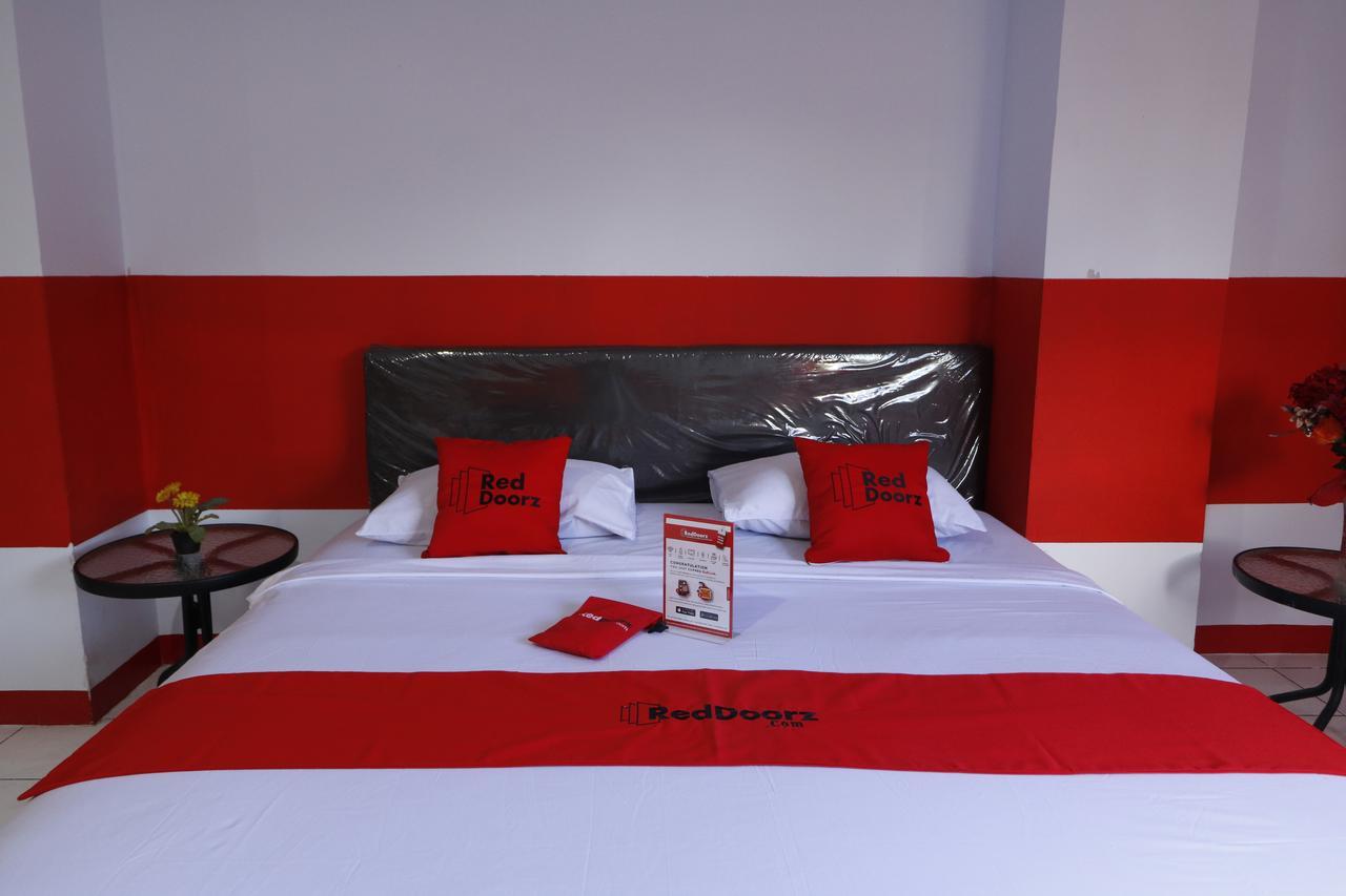 Reddoorz Plus @ Samratulangi Manado Exterior foto