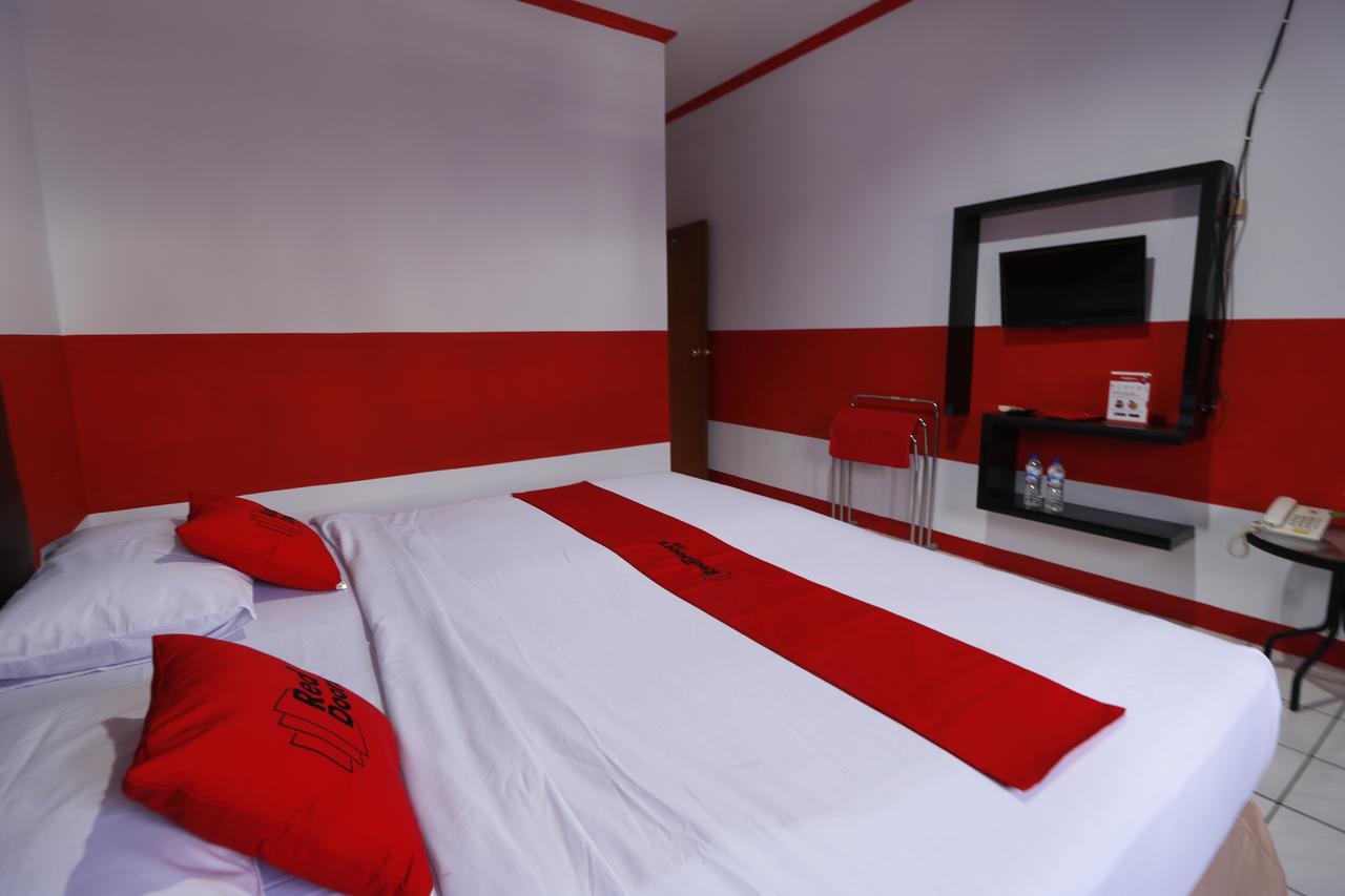 Reddoorz Plus @ Samratulangi Manado Exterior foto