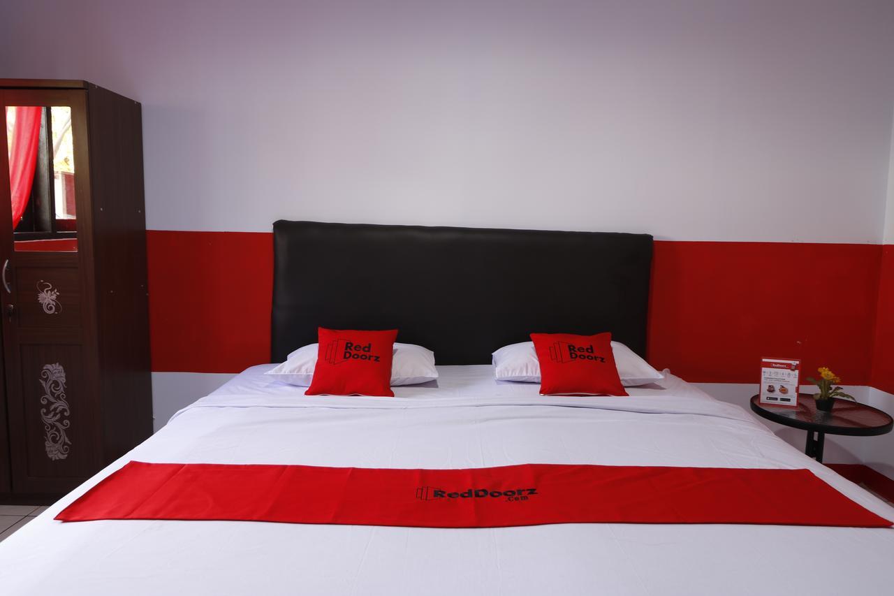Reddoorz Plus @ Samratulangi Manado Exterior foto